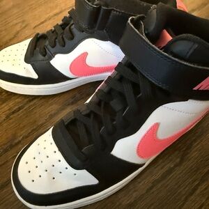 Nike Kids’ Mid Sneakers Black and Pink. GUC.